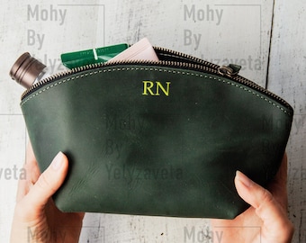 Engraved leather makeup pouch, Personalized cosmetic pouch, Zipper makeup bag, Small leather makeup bag, Cosmetic pouch for purse