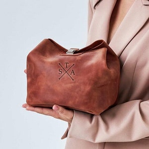 Leather makeup bag for women, Large cosmetic bag with monogram, Womens cosmetic bag, Beauty bag, Handmade toiletry bag, Custom makeup bag