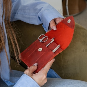 Trousse de manucure en cuir personnalisée, trousse de manucure, pochette à outils pour les ongles, trousse à outils de manucure, support de trousse de manucure, organiseur d'outils de manucure