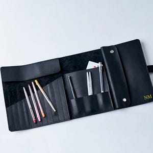 Leder Rollmäppchen, Federmäppchen mit Gravur, Federmäppchen aus Leder, Leder Pinselhalter, Bleistiftaufbewahrung