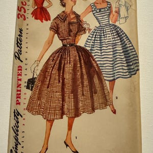Vintage 1955 Einfachheit 1056 Einteiliges Kleid für Junior Misses und Misses mit abnehmbaren Schleifen und Jackenmuster Größe 12 (Büste 30) Uncut FF