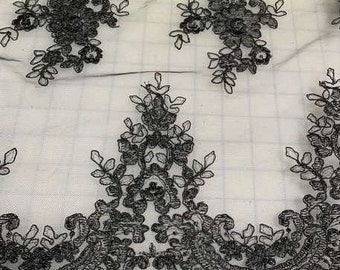 Svart blommigt broderat tyllspetstyg