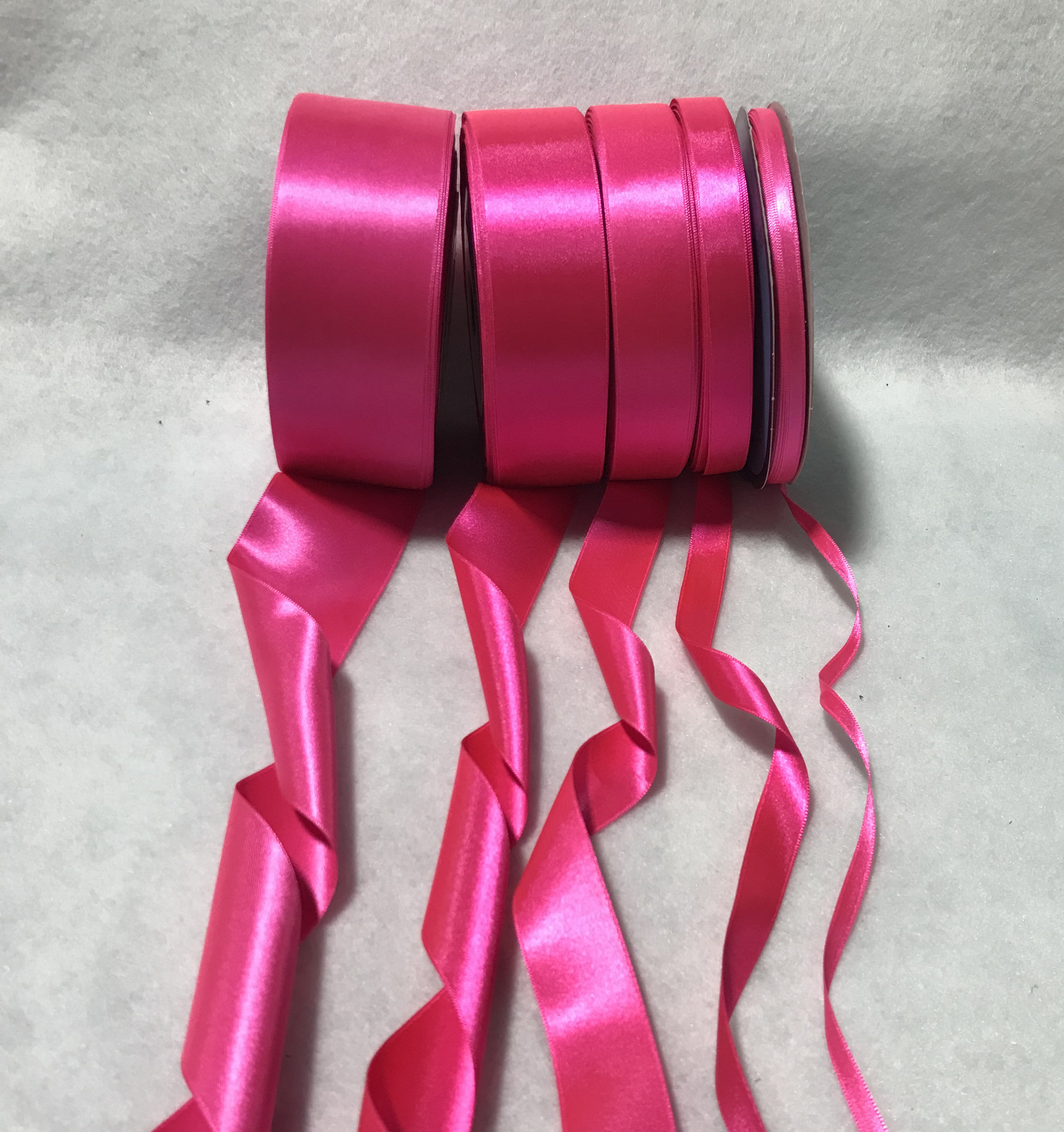 大人気完売YILON MADE 】Satin ribbon topsピンク Amazon.com: Solid Color Double Faced Pink Satin Ribbon 5/8