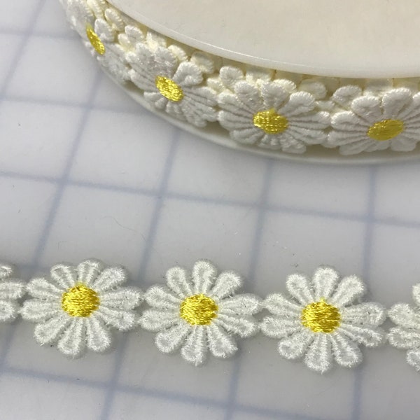 Embroidered Lace White Daisies Applique Trim 1" wide Made in France