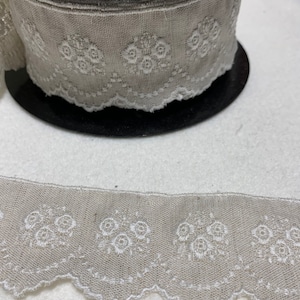 1 3/4&quot; Roses Floral Embroidered Linen Scalloped Edge Ribbon Trim Made in France