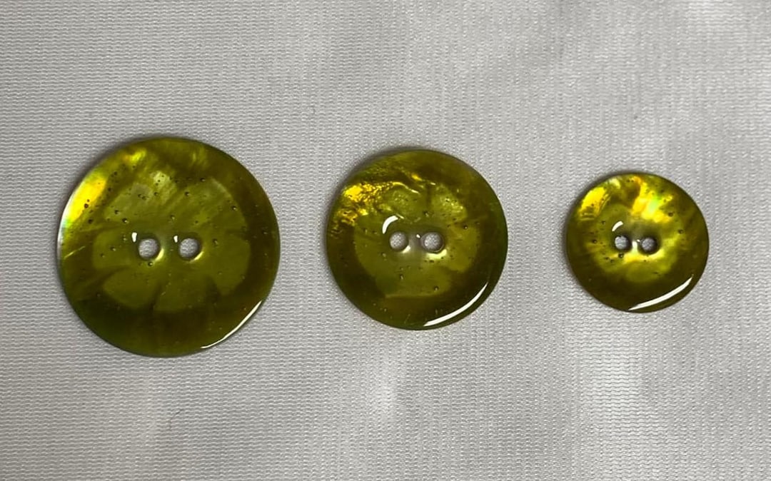 Italian Dyed Chartreuse Green Natural Shell MOP Pearl Button (3 Sizes ...
