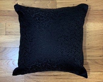 Funda de almohada de brocado de seda - Black Scroll Flourish - Hecho a mano