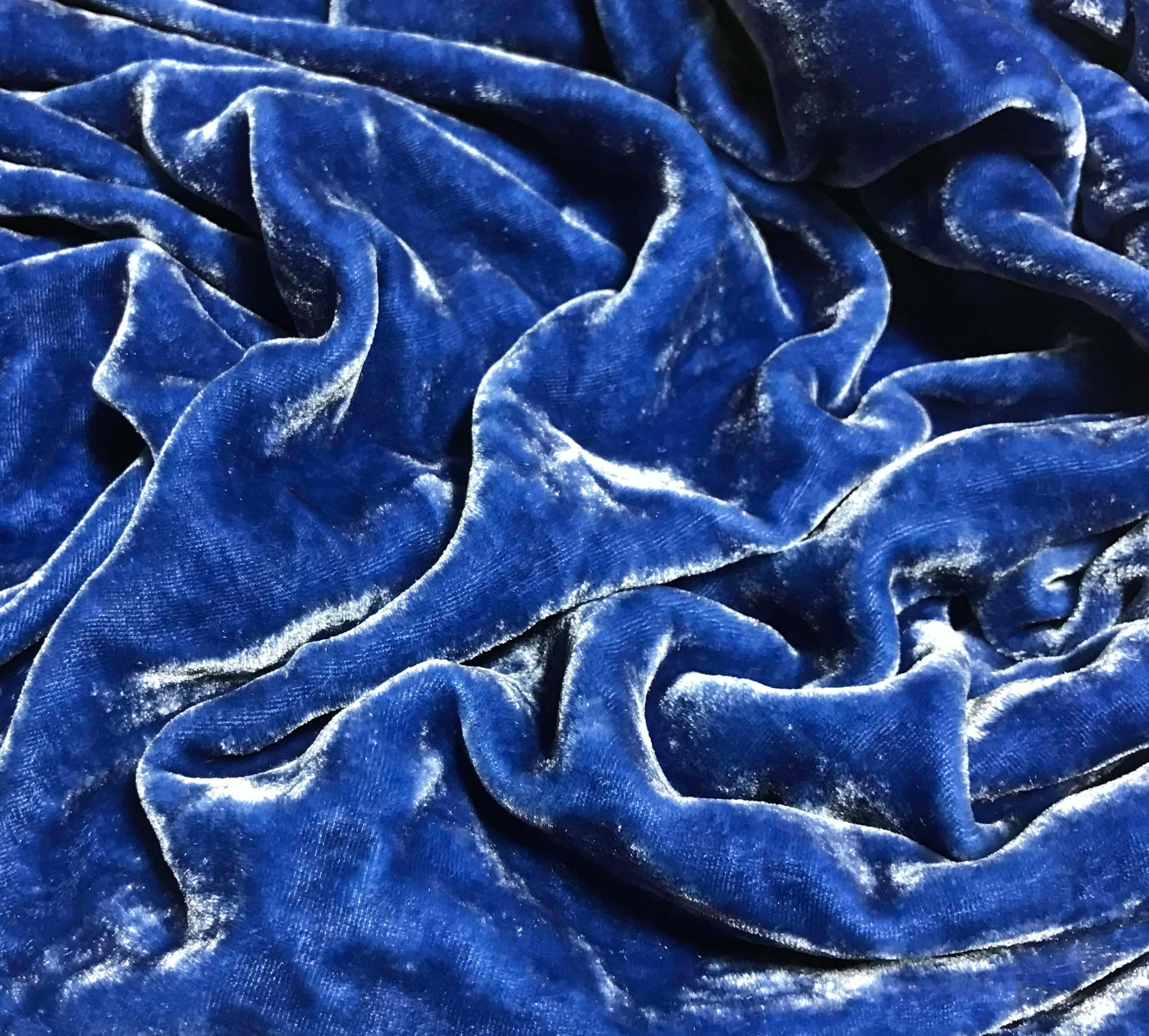 Silk velvet. королевский синий royal blue. вельвет велюр синий. бархат вельвет велюр. голубой бархат.