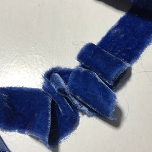 Handgefärbtes saphirblaues Seidensamtband in 4 Breiten zur Auswahl