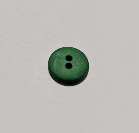 kelly none - Kelly Green Round 2 Hole Plastic Button - 15mm / 5/8 inch - Dill Buttons - Set of 4