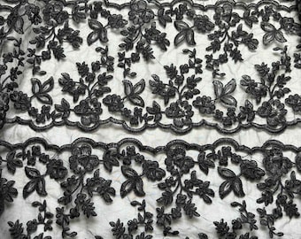 Svart blommig spets broderad organzatyg