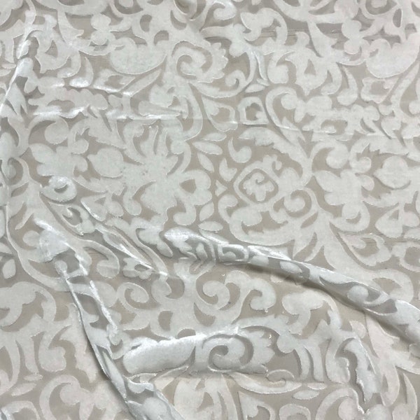 WHITE BAROQUE SCROLL Seidensamt Ausbrenner Stoff