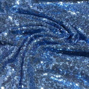 Sky Blue - lustrino di paillettes cucito su tessuto a rete