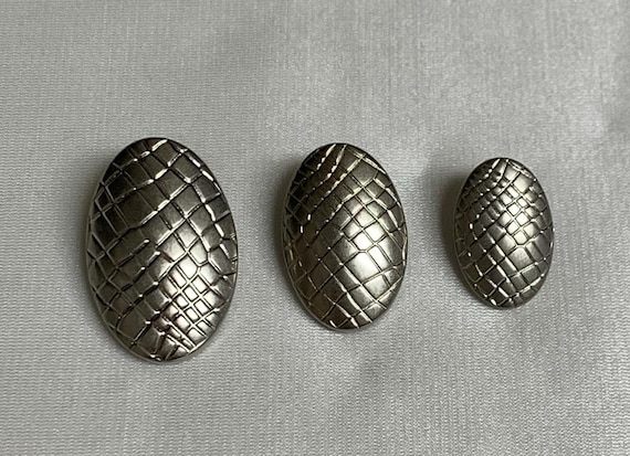 silver none - Silver Crocodile Reptile Metal Oval Button (3 Sizes to Choose From)