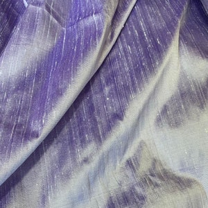 Tessuto Dupioni di seta iridescente viola lavanda ghiacciato