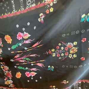 Tessuto stampato in twill di seta al 100% con ricamo floreale a farfalla