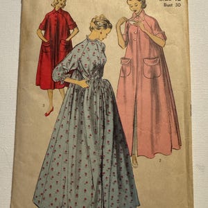 Vintage 1950&#39;s Advance 5981 Peignoir Housecoat Long Robe Sewing Pattern Duster Size 12 (Bust 30) Complete