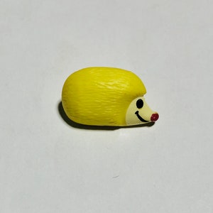 Yellow Hedgehog Plastic Button - 18mm / 3/4&quot; - Dill Buttons Brand (2 buttons)