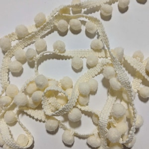 IVORY French Pom Pom Trim (3/4&quot; wide)
