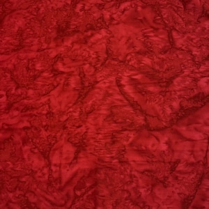 Crimson Red Shadows - Banyan Batik Ton auf Ton 100% Baumwollstoff