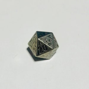 DND 20 Seitiger Würfel Silber Metallknopf - Dill Buttons Brand (20-er Set)