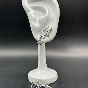earclimber earring spiral with dots