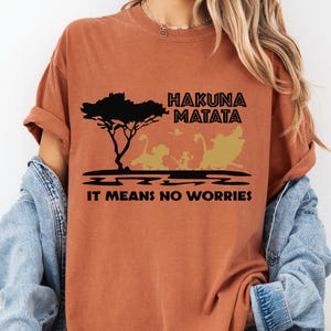 Maglietta Disney Lion King Comfort Colors, Maglietta Hakuna Matata, Maglietta Animal Kingdom, Animal Kingdom Hakuna Matata, Maglietta Disney Animal Kingdom