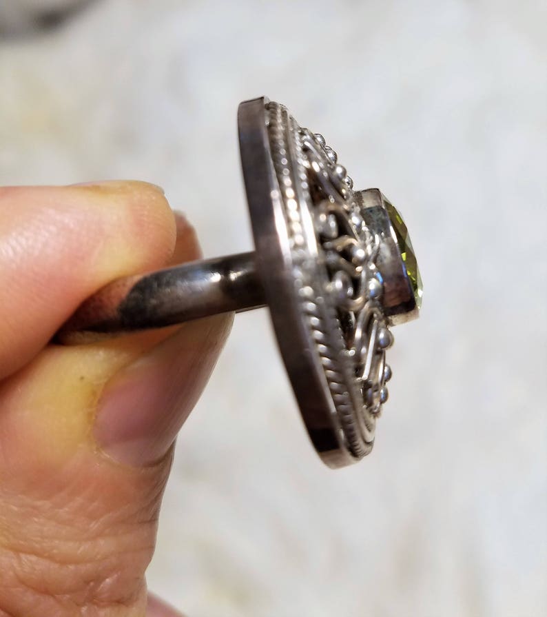 Gorgeous Dazzling Peridot Ring .925 Silver Holiday Sparkle!