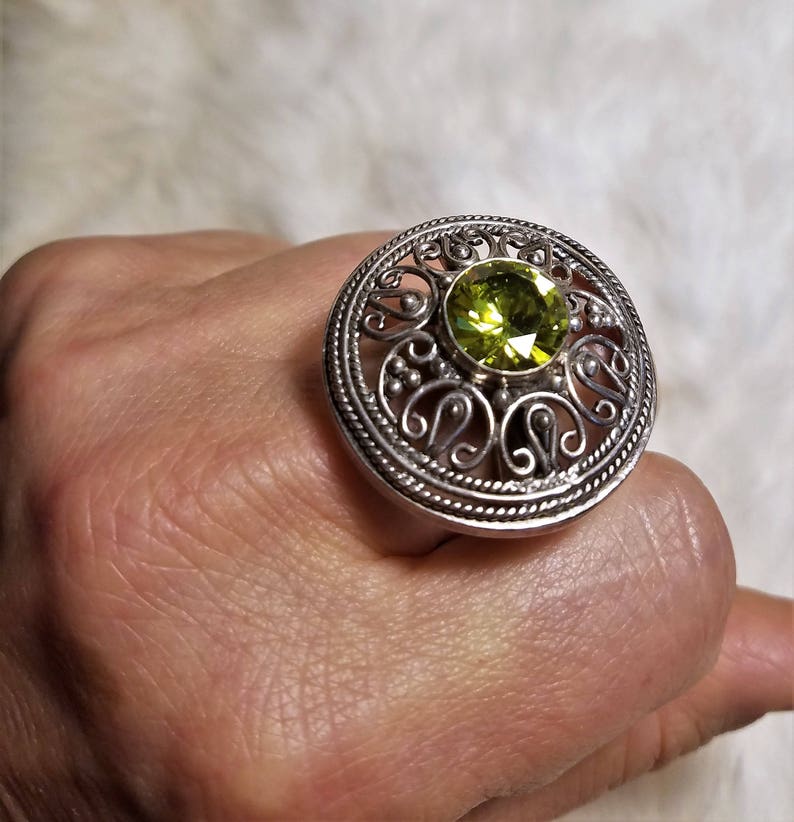 Gorgeous Dazzling Peridot Ring .925 Silver Holiday Sparkle!