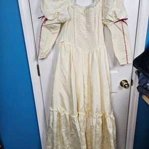 Gunne Sax By Jessica Size 7 Dress Ivory with Floral Design and Red Ribbon