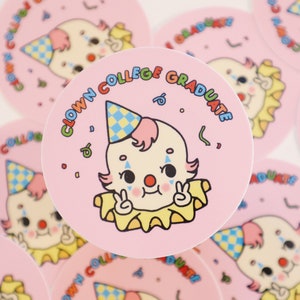 Clown College Graduate - vinylsticker - schattig kawaii weerbestendig waterdicht