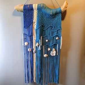 Makramee Wandbehang · Meereswellen mit Muscheln & Hühnergöttern Boho Deko mit Treibholz · Maritimes Geschenk Einzelstück Fundstück "Moana"