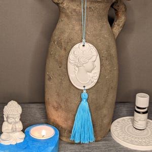 Aroma Diffuser im Jugendstil - handgemachter Aromastein Anhänger für Raum, Schrank & Auto als stilvolle Geschenkidee, „Indira"
