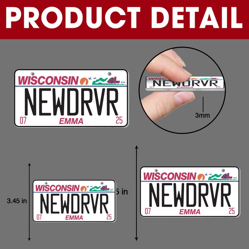 Puede incluir: Imagen de placas de matr&iacute;cula de Wisconsin con el texto "NEWDRVR" y el nombre "EMMA". Las placas miden 8,76 cm por 12,7 cm. La imagen tambi&eacute;n muestra una placa m&aacute;s peque&ntilde;a de 3 mm sostenida entre los dedos.