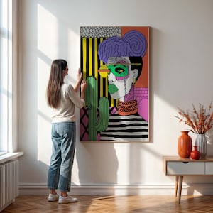 Pop Art Frau Wandkunst – Neon-Portrait mit Streifen, Kaktus und Farbblöcken, Comic-Druck, Geschenk für trendige Räume und Kunstfans