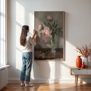 Impresión de jarrón de peonías, póster floral rosa, arte vintage de bodegón, decoración romántica de pared, regalo para ella, elegante obra de arte enmarcada para el dormitorio