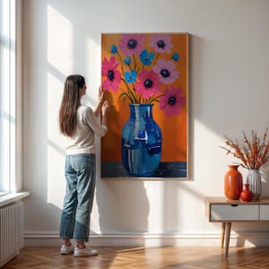 Arte mural floral llamativo, estampado floral en jarrón colorido, pintura moderna de bodegón, decoración botánica vibrante, arte contemporáneo para el hogar, con o sin marco.