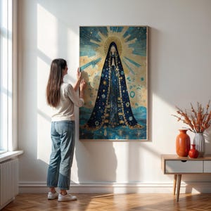 Himmlische Jungfrau Maria Wand-Kunstdruck mit Sternen und goldenem Licht, mystisches katholisches Dekor für Gebetsraum oder Altar, gerahmt oder ungerahmt