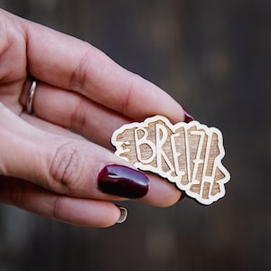 Pins carte Bretagne " Breizh " en bois