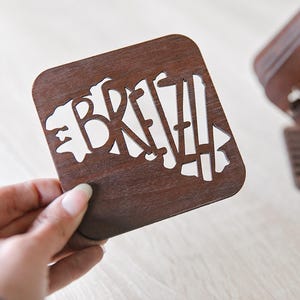 Untersetzer aus Walnussholz – 6er-Set – Ausgeschnittene Karte der Bretagne „Breizh“ – Bretonisches Kunsthandwerksgeschenk – Bretonisches Dekor – Einweihungsparty