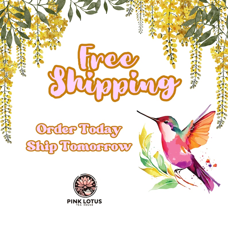 Pu&ograve; includere: Illustrazione ad acquerello di un colibr&igrave; dai colori vivaci, rosa, rosso e verde. Il testo "Free Shipping" e "Order Today Ship Tomorrow" &egrave; presente. &Egrave; visibile anche il logo Pink Lotus Tea House.