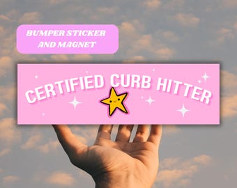 Süßer Curb Hitter Autoaufkleber Magnet, Bad New Fahrer Geschenk, Meme Tiktok Genz Auto Vinyl Aufkleber Aufkleber, Mädchen Pink Auto Zubehör Geschenk für sie