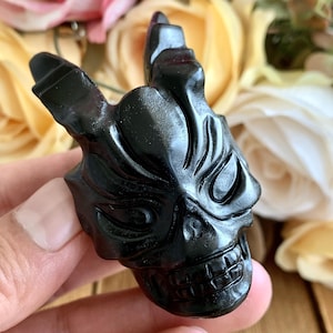 Cráneo de guerrero fantasma de obsidiana natural de 65 mm tallado a mano, escultura de cráneo de cristal tallada a mano para decoración de escritorio, regalos de cristal curativo.
