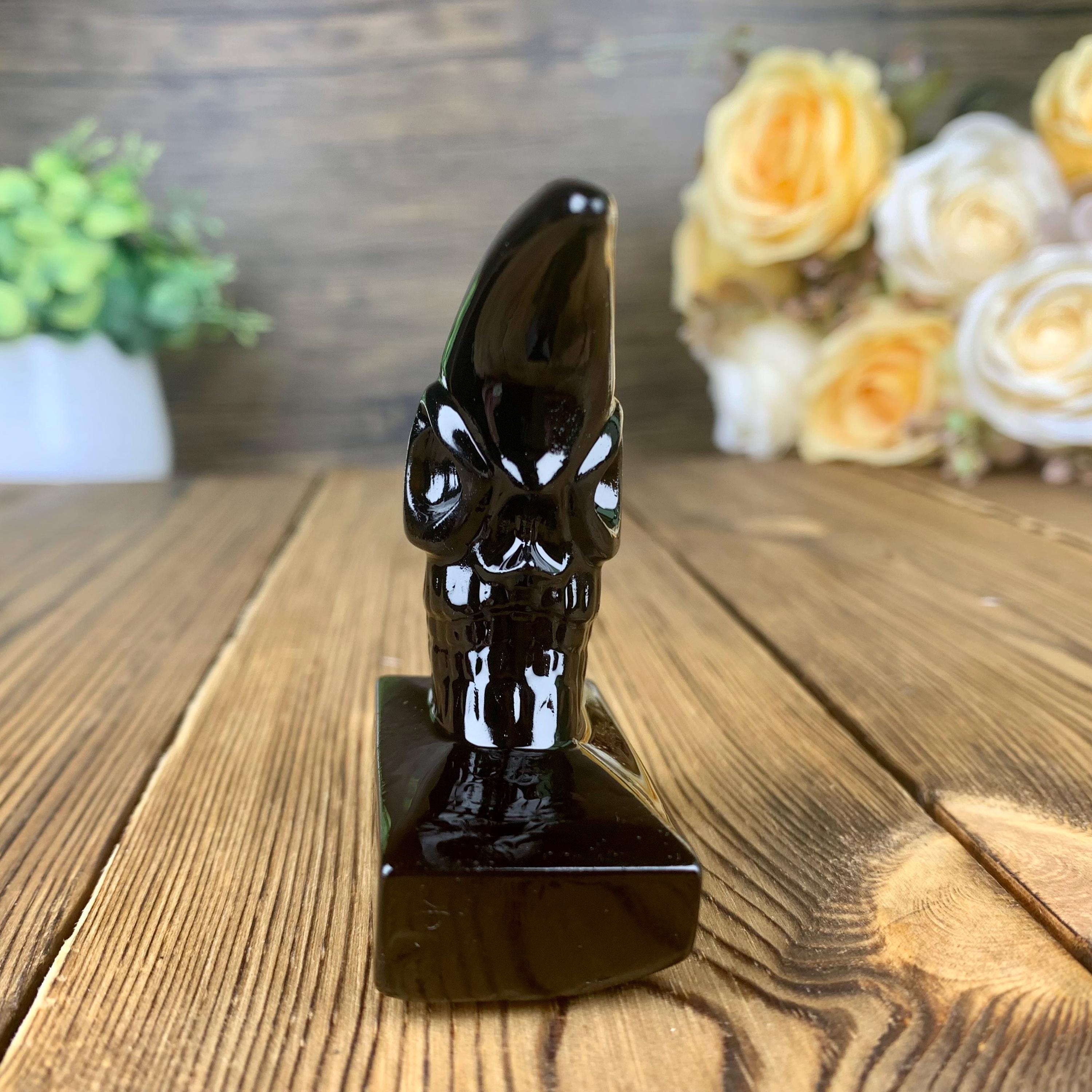 2.4 インチの天然黒曜石の月の頭蓋骨の置物、デスクの装飾用の手彫りの