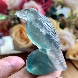 Corbeaux en fluorite arc-en-ciel naturel de 5 cm, corbeaux sculptés, décoration de figurine d&#39;oiseaux en cristal, décoration d&#39;intérieur d&#39;animaux en cristal curatif, cadeau en cristal pour un ami.