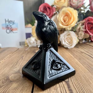 Rares ! Figurine pyramide de corbeaux en obsidienne naturelle de 4 po., sculptures de corbeau en cristal sculpté à la main pour décoration de bureau, cadeaux d&#39;oiseaux en cristaux de guérison.