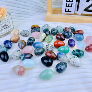 30MM Mixed Crystals Hand Carved Eggs Figurine, Healing Crystals Table Top Decor, Gemstone Quartz Carvings Ornaments Home Decor.