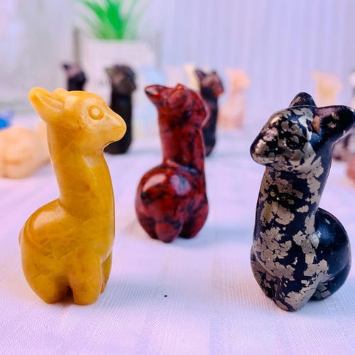 2.4 インチの天然黒曜石の月の頭蓋骨の置物、デスクの装飾用の手彫りの