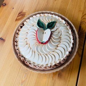 Ceramic Pie Keeper, Vintage Pie Plate with Lid, Made in Portugal – 12” Wide, 4.5” Tall