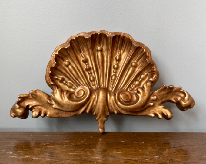 Vintage Baroque Style Ornate Shell Wall Plaque - Gold Accent 5.5
